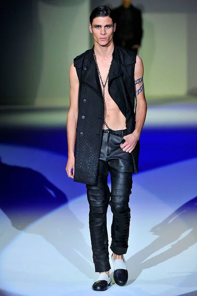 Look 10